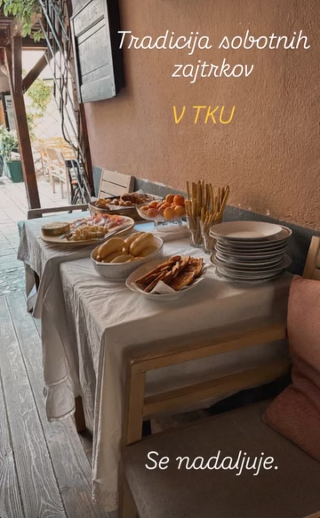 Čaj ob petih v Krčmi TamKoUčiri – kozarci toplega čaja