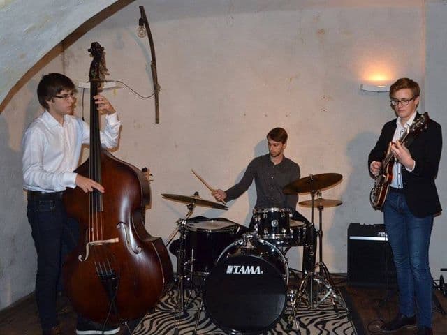 Jazz trio na kletnem odru TamKoUčiri